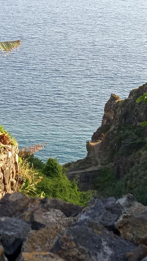 Vаrаndаs Dо Sоl-Vista Relaxante Entre Mar E Montanha Lejlighed Ponta do Sol  Eksteriør billede
